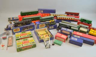 Appraisal: Quantity of Hornby OO and Tri-ang locos and rolling stock