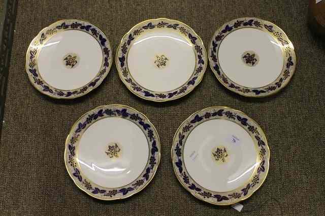 Appraisal: A SET OF FIVE MINTON DESSERT PLATES each with cobalt