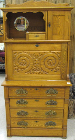 Appraisal: ANTIQUE OAK SECRETARY ON CHEST American c The top section