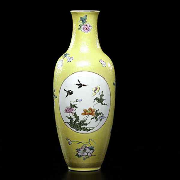 Appraisal: Chinese Porcelain Vase Chinese a famille rose porcelain vase having