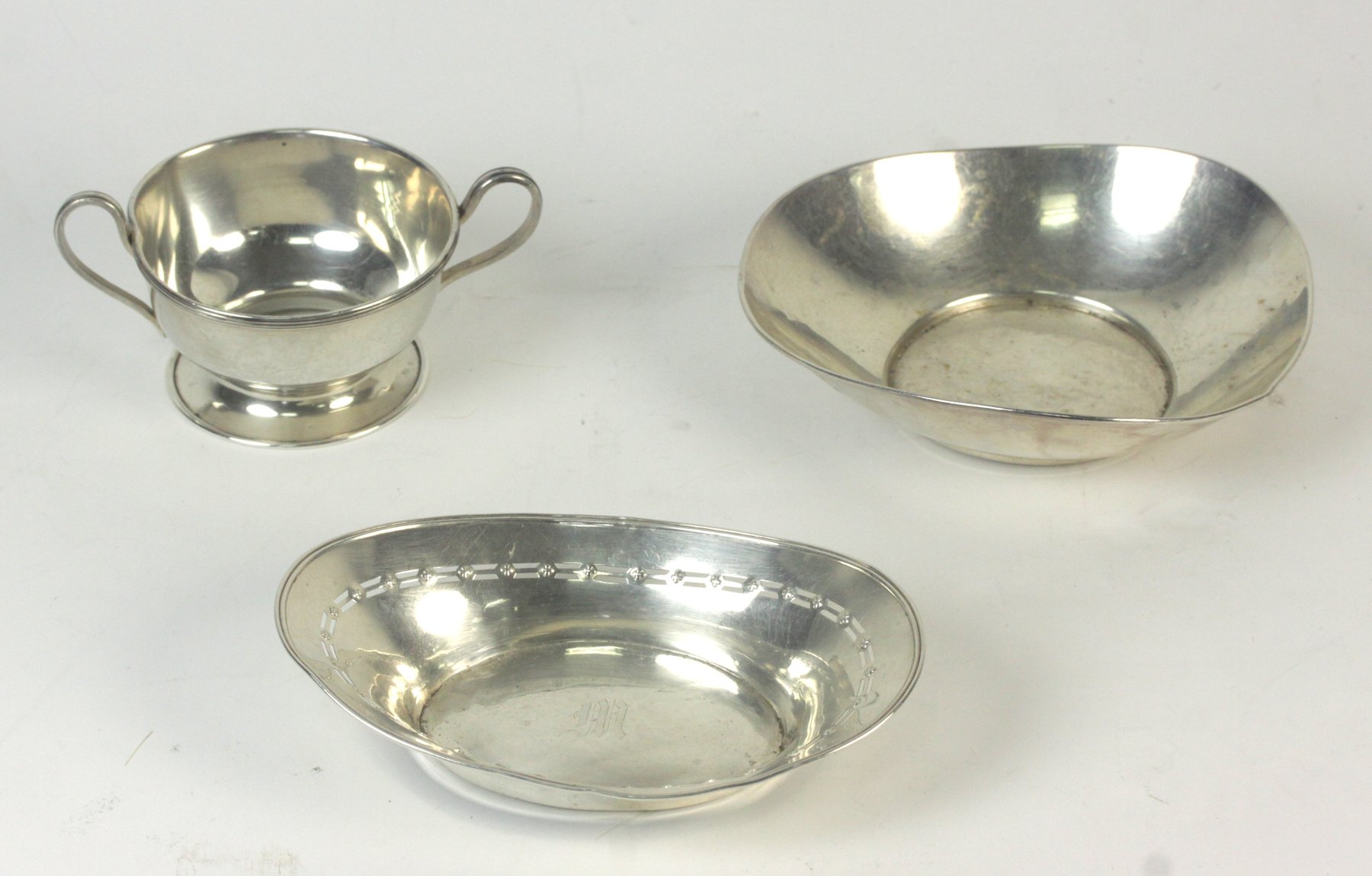 Appraisal: An American silver bowl Gorham marked Sterling of asymmetrical form