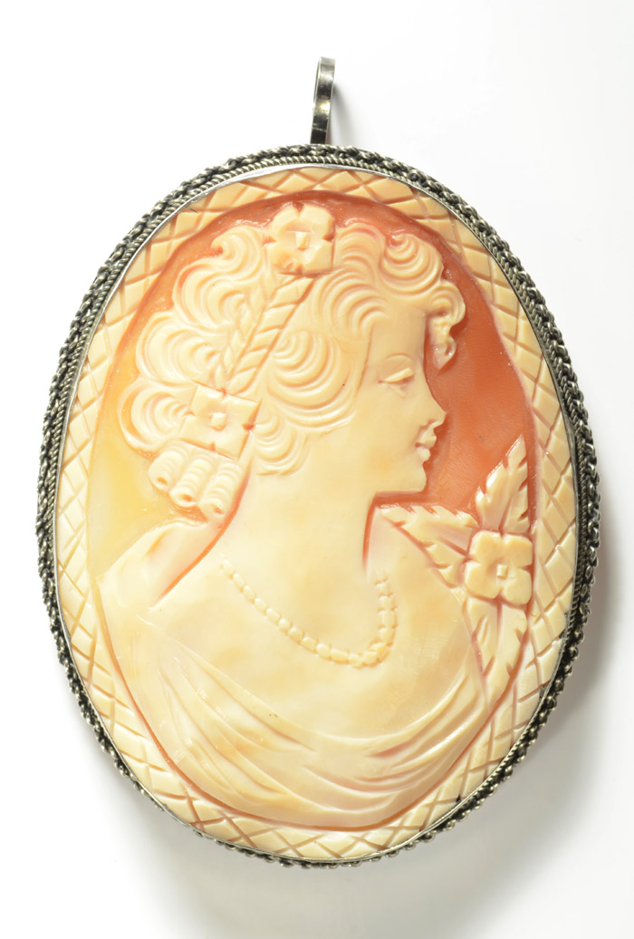 Appraisal: GENNARO BORRIELLO SIGNED CAMEO PENDANT BROOCH framed in sterling silver