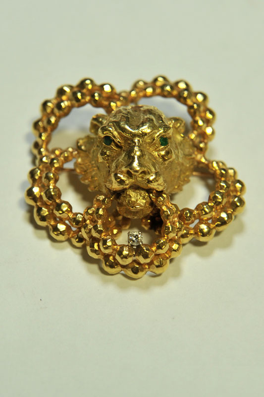 Appraisal: BROOCH WITH DIAMOND Gold brooch in the form of a