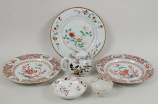 Appraisal: Five Chinese Export Porcelain Items Five Chinese export porcelain items