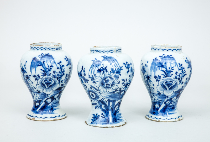 Appraisal: SET OF THREE DUTCH DELFT BLUE AND WHITE BALUSTER-FORM JARS