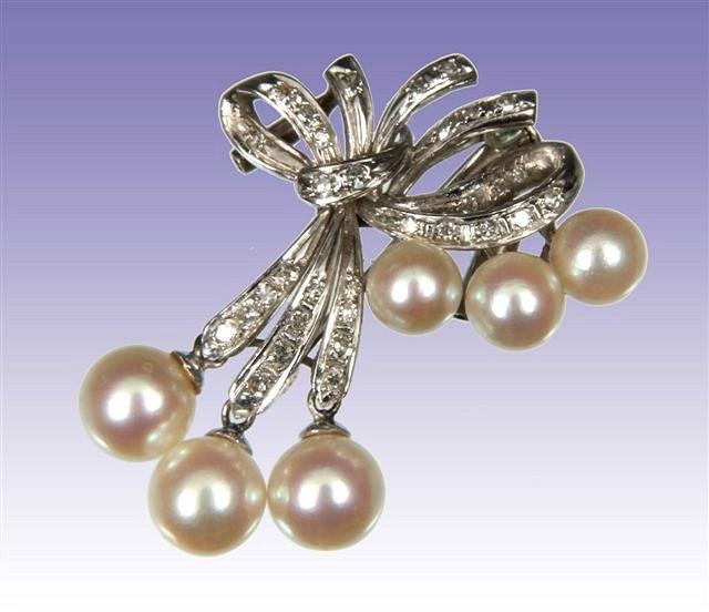 Appraisal: A DIAMOND AND CULTURED PEARL K FANCY CLASP