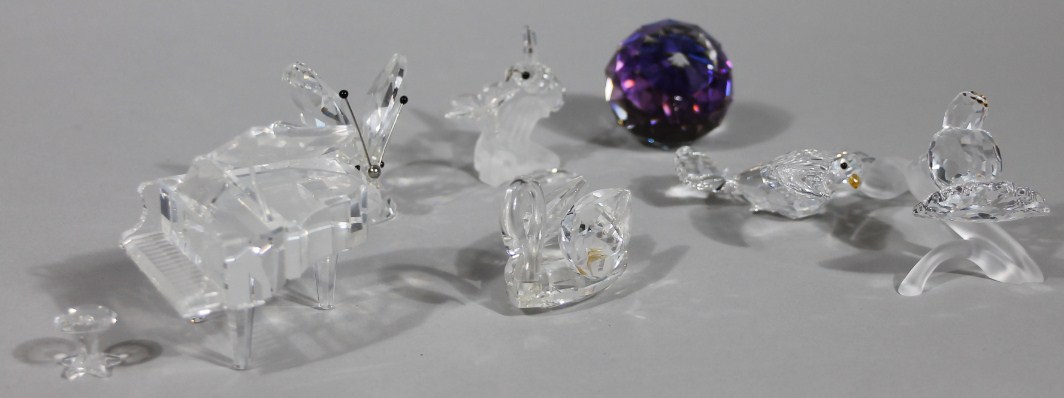 Appraisal: Various Swarovski crystal animal figures to include bee and flower