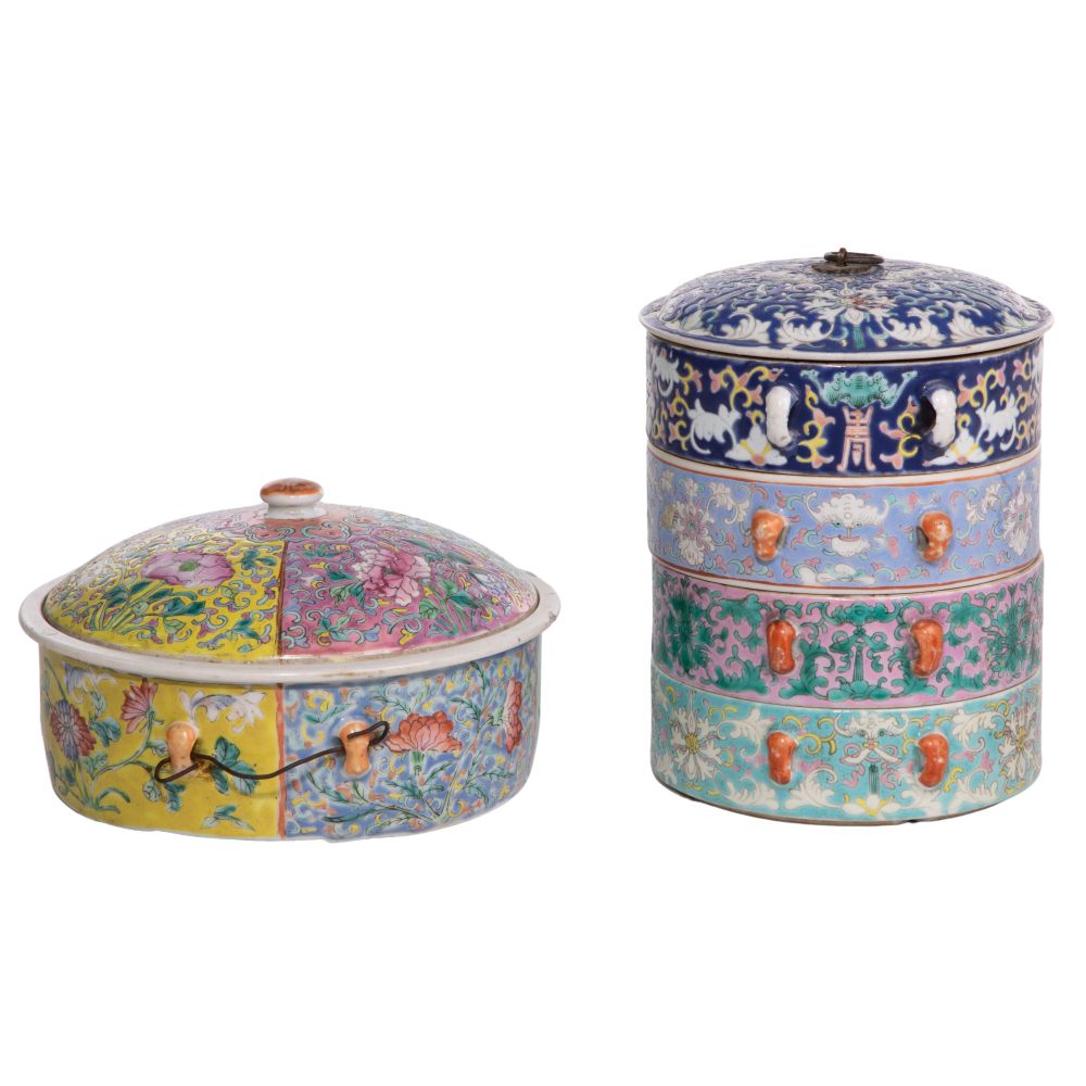 Appraisal: CHINESE PORCELAIN FAMILLE ROSE LIDDED BOXES items both having round