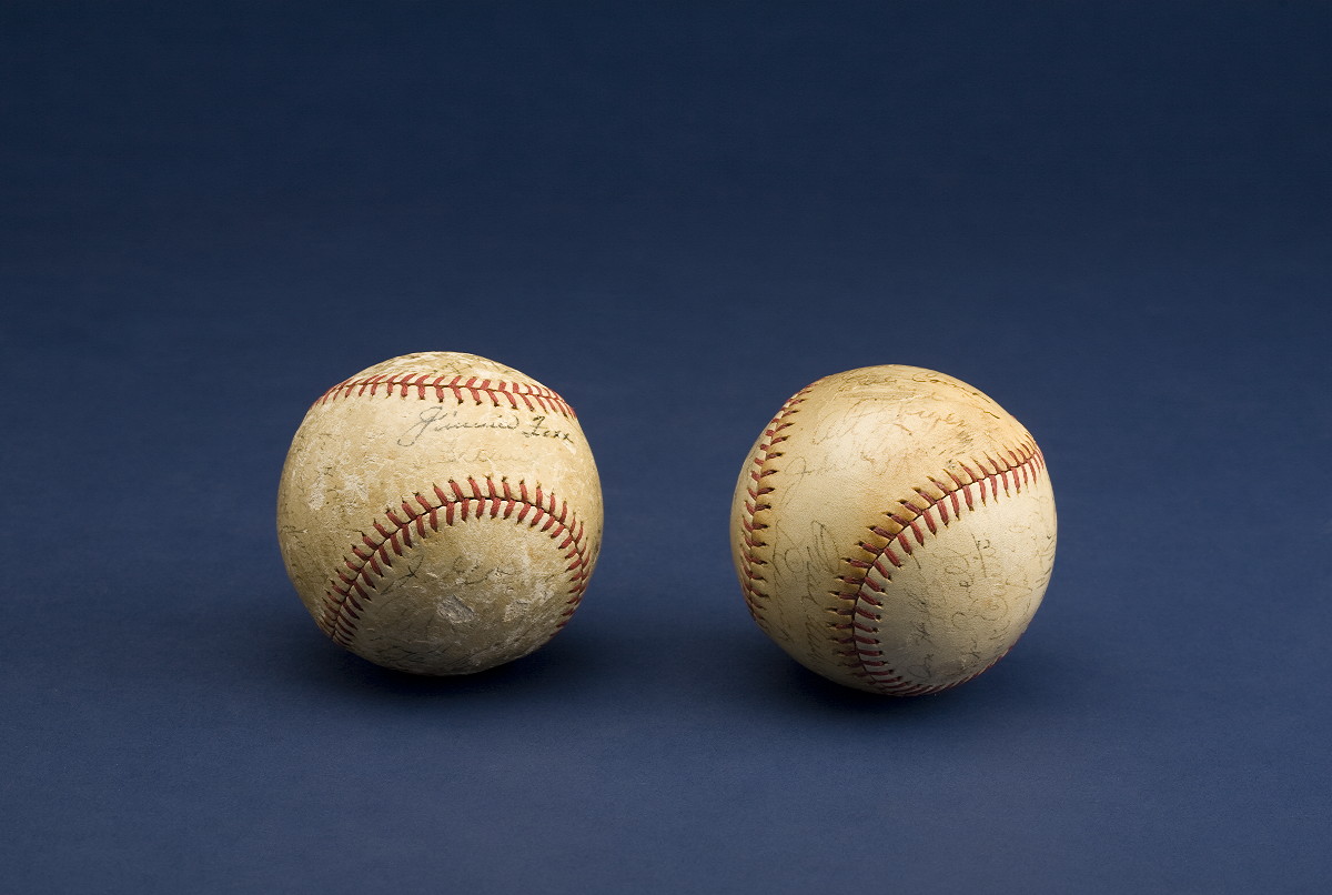 Appraisal: TWO AUTOGRAPHED BASEBALLS SIGNED BY WORLD SERIES CHAMPIONS THE NEW