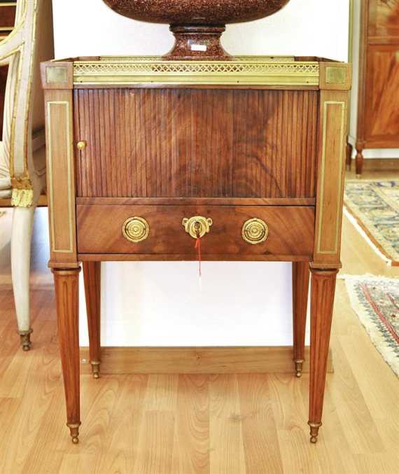 Appraisal: MAHOGANY GUERIDON Louis XVI Germany circa Inlaid with fine brass