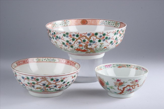 Appraisal: THREE CHINESE FAMILLE ROSE PORCELAIN BOWLS Qianlong period and later