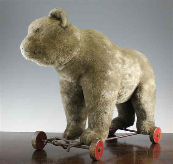 Appraisal: A Steiff pull-along bear toy with iron frame and wood