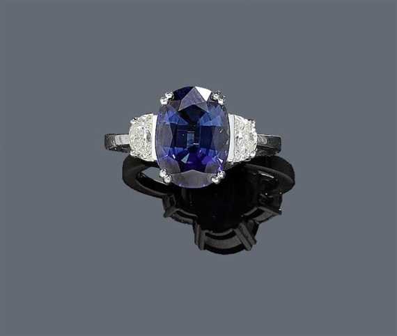 Appraisal: SAPPHIRE AND DIAMOND RING White gold Elegant attractive ring set