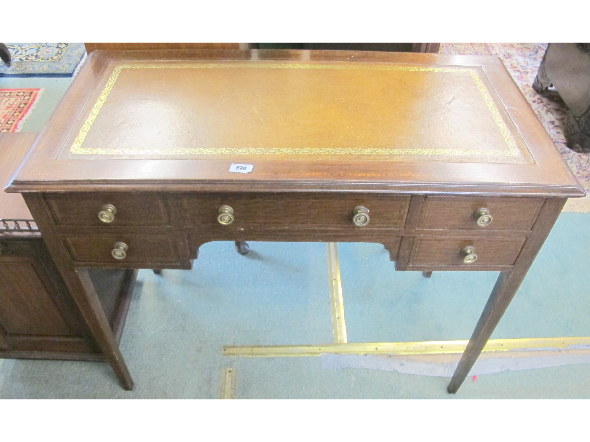 Appraisal: An Edwardian ladies mahogany inlaid leather topped desk