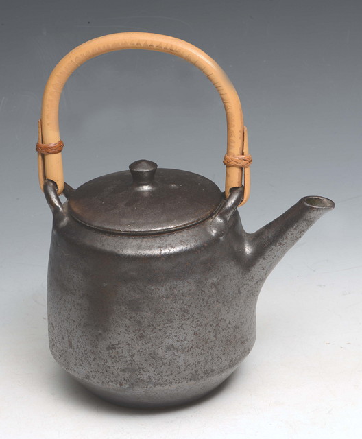 Appraisal: Attributed to Gwyn Hanssen Pigott British b Teapot and cover