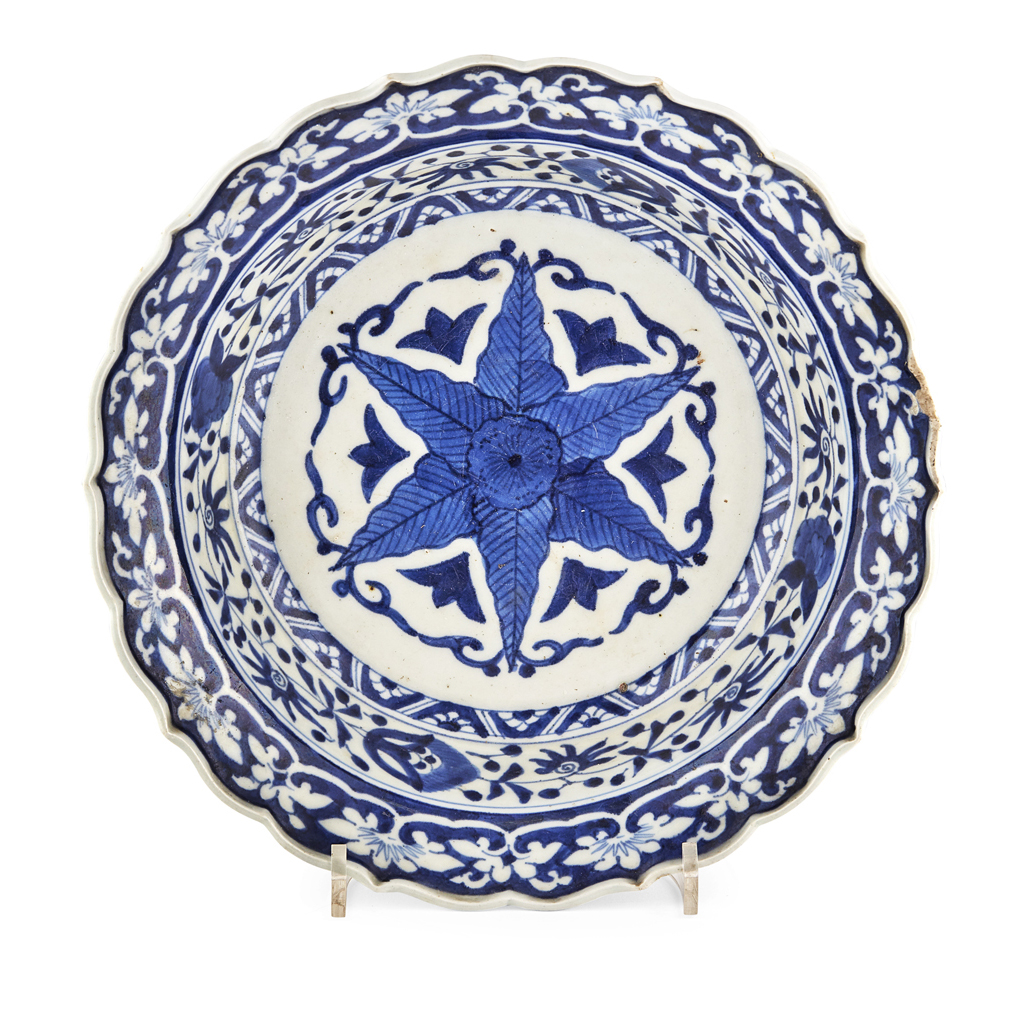 Appraisal: BLUE AND WHITE BARBED-RIM BOWL decorated to the centre of