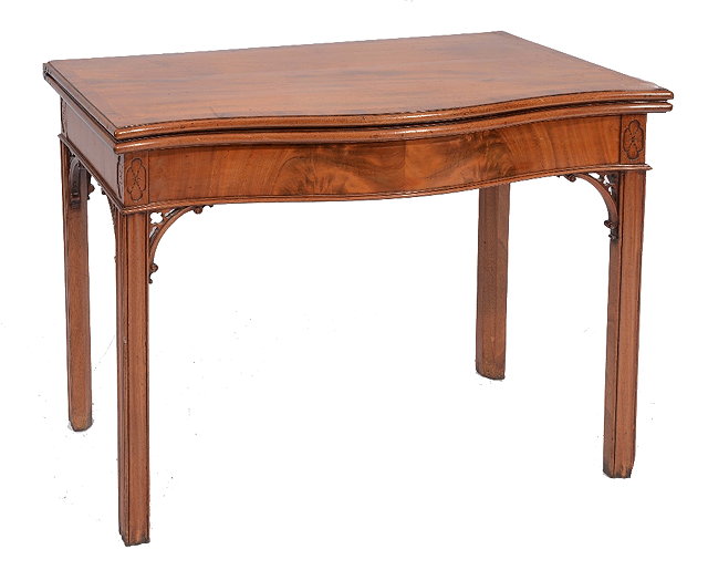 Appraisal: A GEORGE III MAHOGANY SERPENTINE FRONTED CARD TABLE with baize