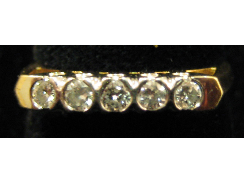 Appraisal: DIAMOND WEDDING RING k yellow gold single row ring set