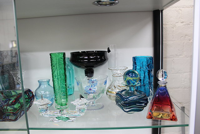 Appraisal: A QUANTITY OF VARIOUS GLASSWARE to include a Whitefriars grey