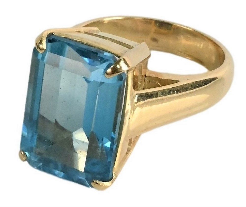 Appraisal: Large Topaz Ring in gold setting total weight grams size