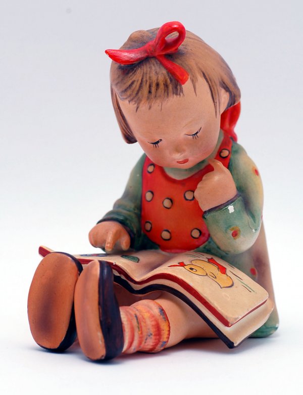 Appraisal: Hummel figurine TMK- Bookworm no mark MEASUREMENTS - CONDITION Minor