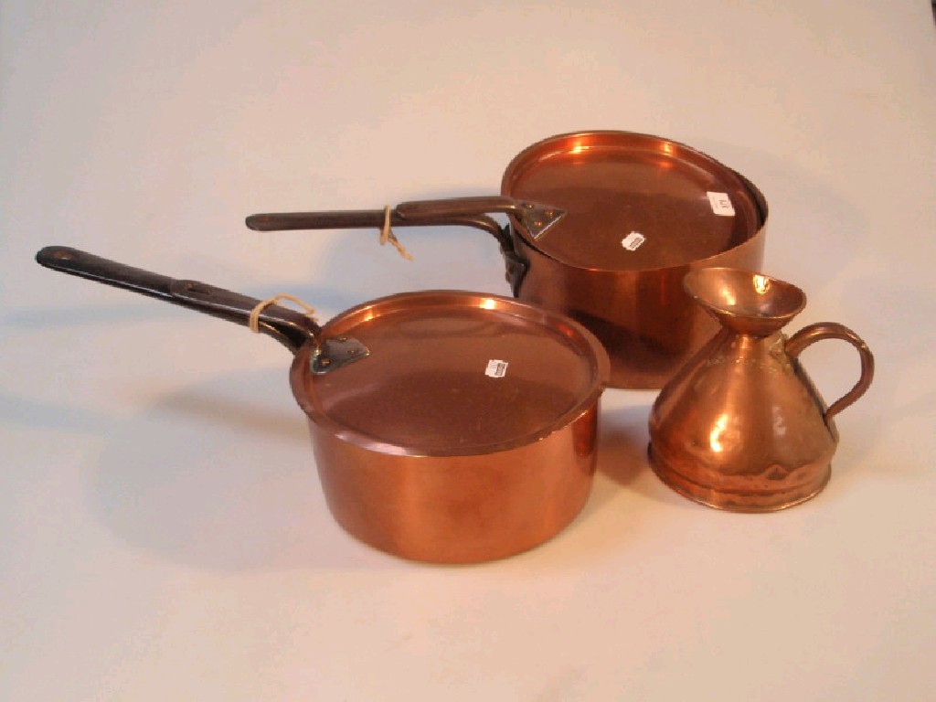 Appraisal: Two graduated copper saucepans and covers and quart jug