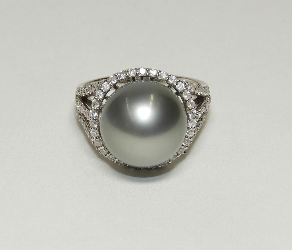 Appraisal: K WHITE GOLD TAHITIAN PEARL DIAMOND LADY'S RING United States