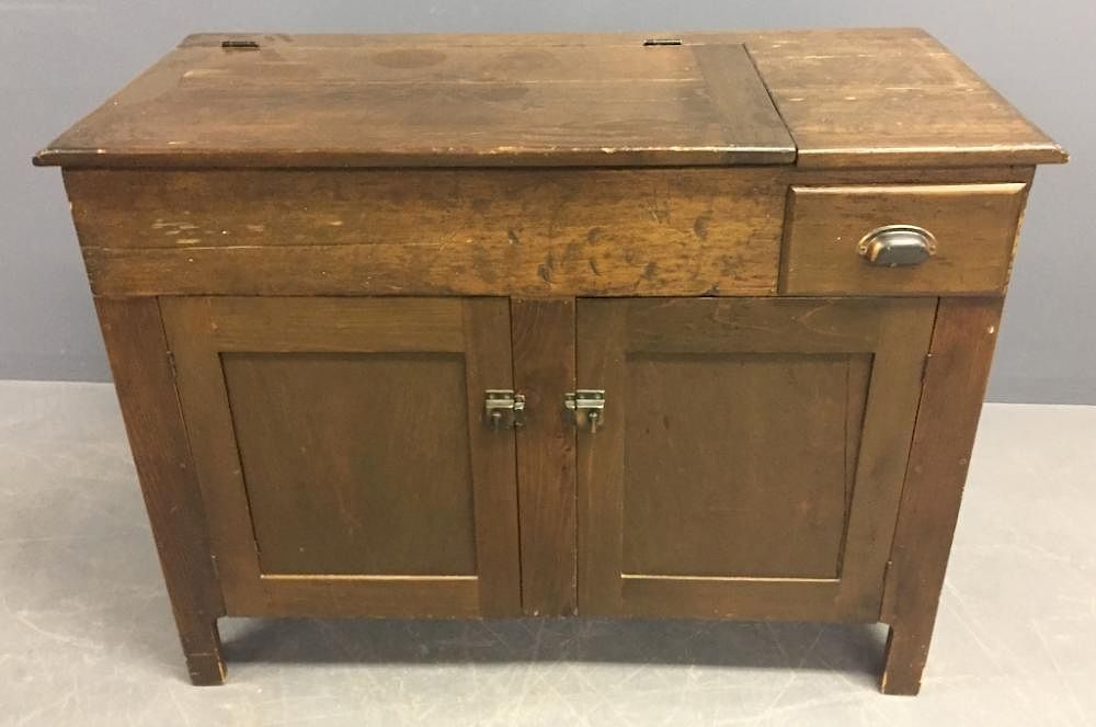 Appraisal: Pine Closed-Lid Dry Sink Pine closed-lid dry sink h x