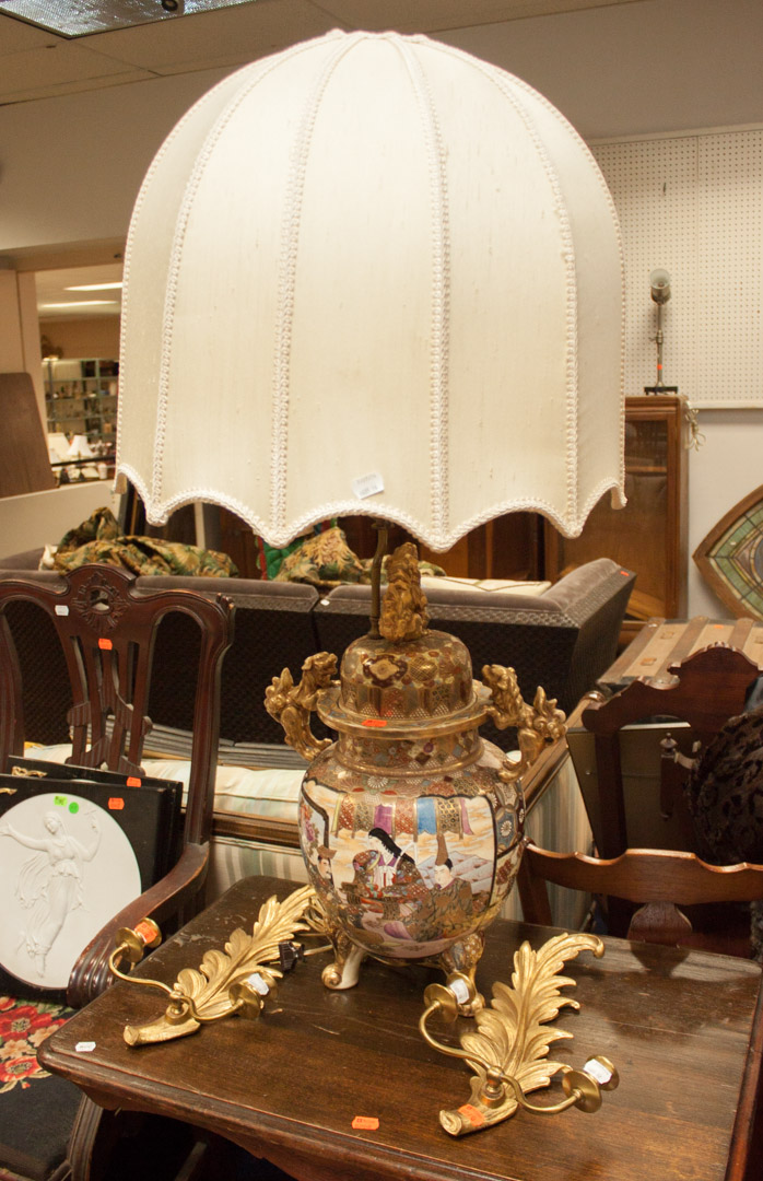 Appraisal: Satsuma table lamp and giltwood wall sconces Undernumber