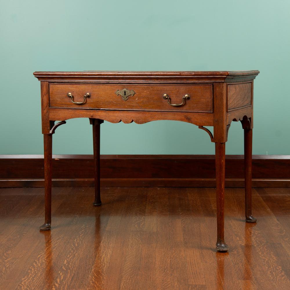 Appraisal: EARLY TH C ENGLISH OAK SIDE TABLE A charming and