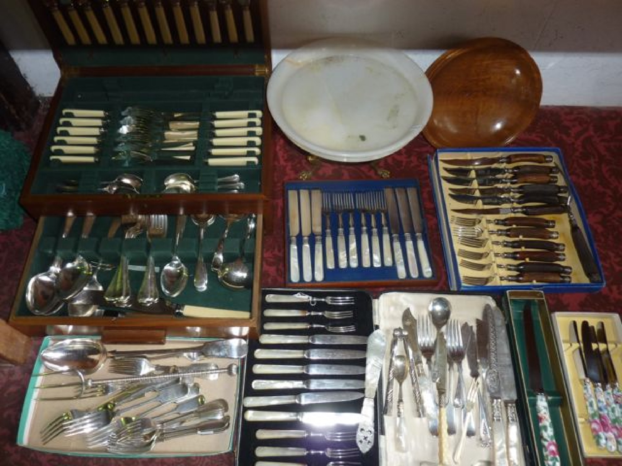 Appraisal: A veneered canteen of cutlery containing a quantity of stainless