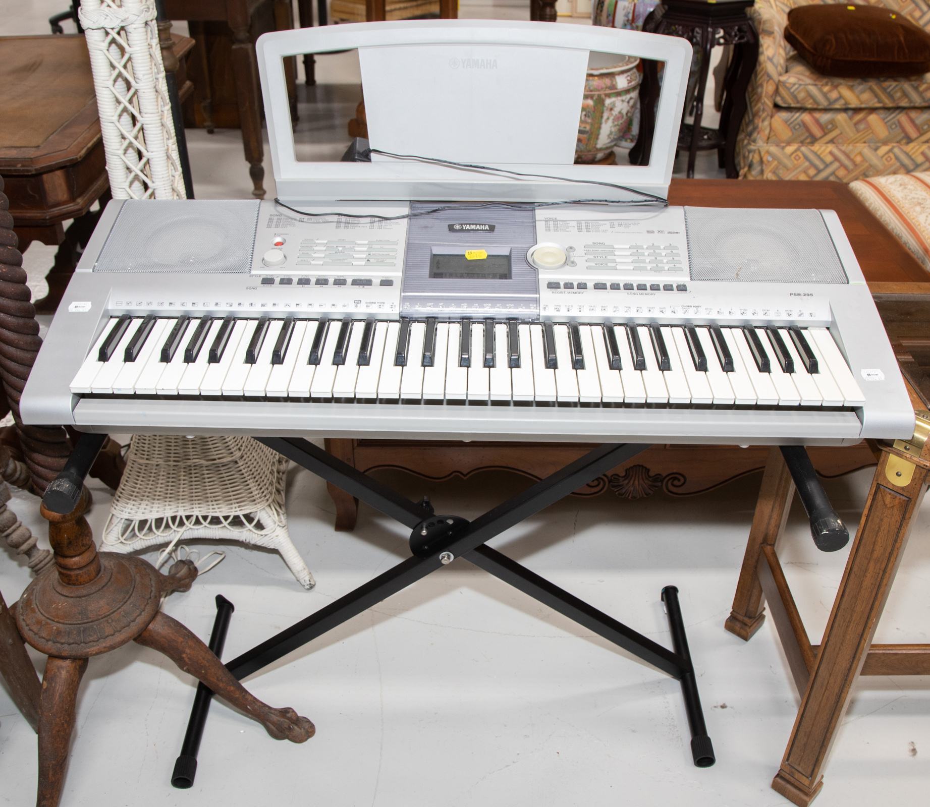 Appraisal: YAMAHA PSR- KEYBOARD With folding stand