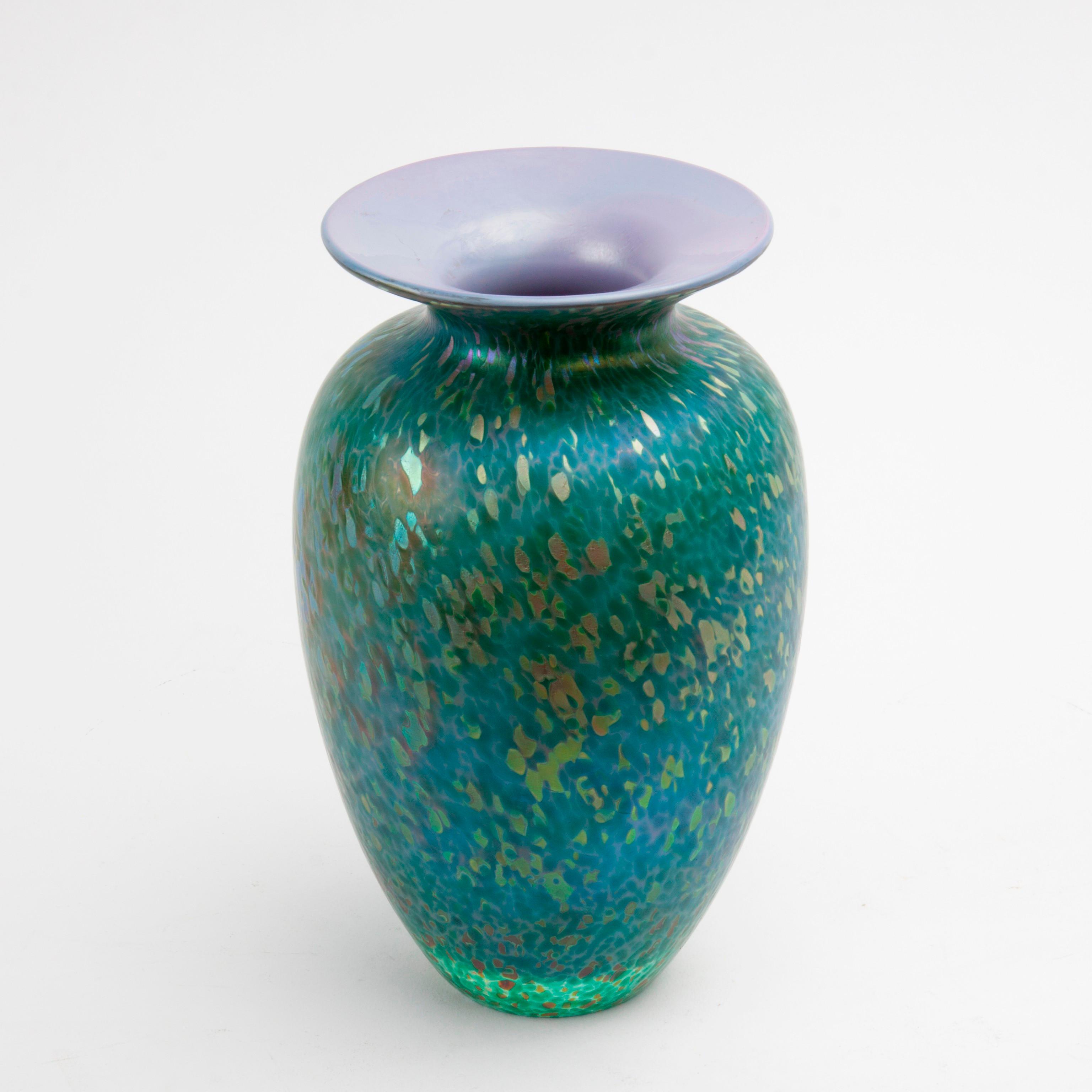 Appraisal: TIM LAZER ART GLASS VASE A art glass vase by