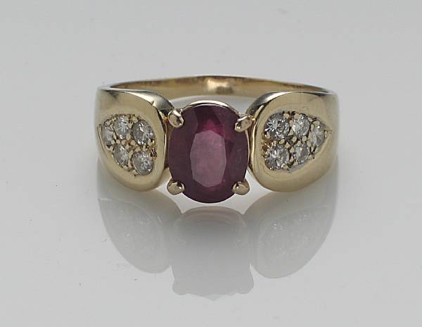 Appraisal: A ruby diamond and k gold ring estimated ruby weight