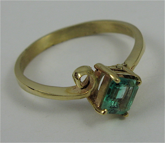 Appraisal: EMERALD AND K YELLOW GOLD RING set with a single