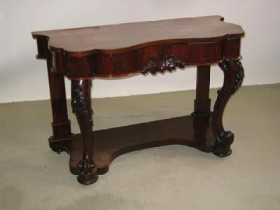 Appraisal: A VICTORIAN MAHOGANY SIDE TABLE of serpentine form central frieze