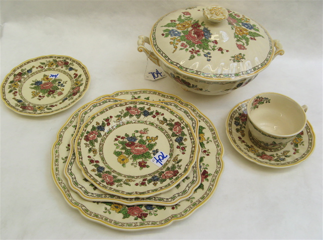 Appraisal: ROYAL DOULTON FINE CHINA DINNER SET pieces The Cavendish pattern