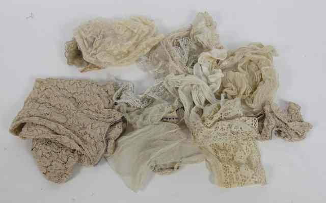 Appraisal: A selection of lace garment oddments including a lace bonnet