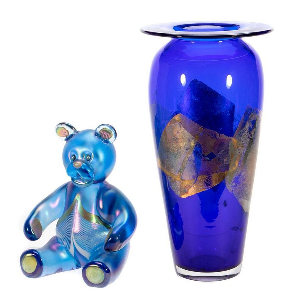 Appraisal: Abelman and Thames Art Glass Stuart Abelman iridescent glass bear