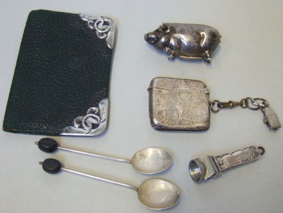 Appraisal: A silver vesta case designed as a standing pig a