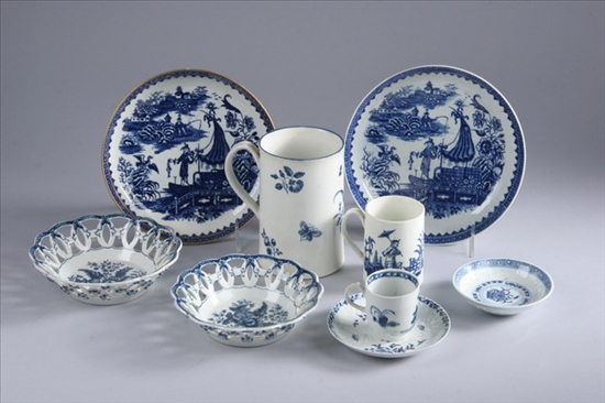 Appraisal: EIGHT PIECES WORCESTER BLUE AND WHITE SOFT PASTE PORCELAIN circa