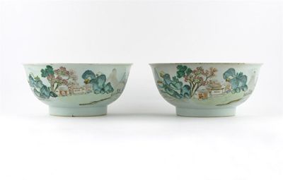 Appraisal: A pair of Chinese famille rose bowls each painted with