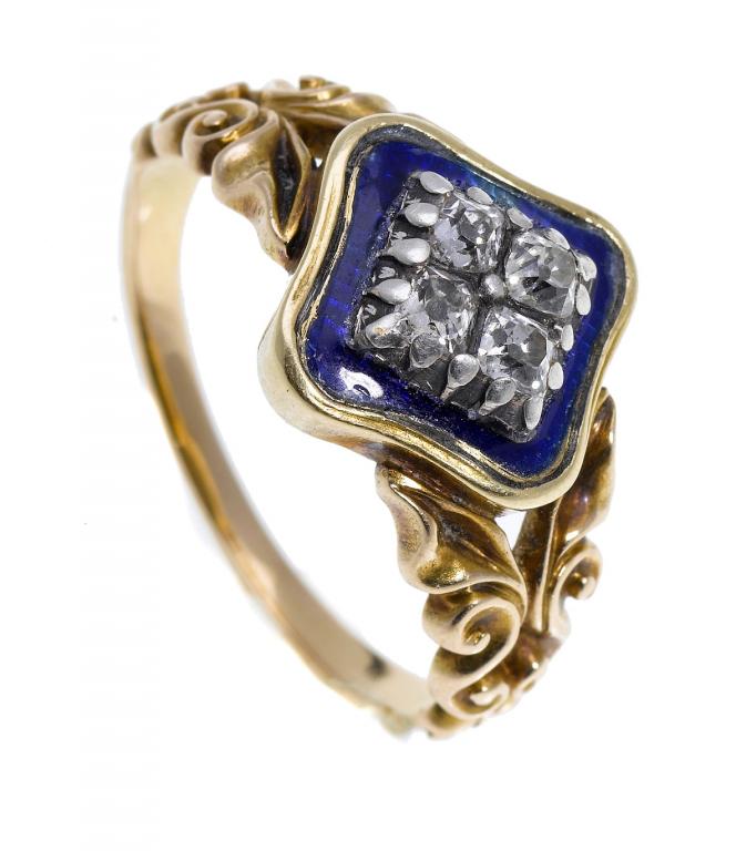 Appraisal: AN ANTIQUE DIAMOND RING the cluster of four old cut