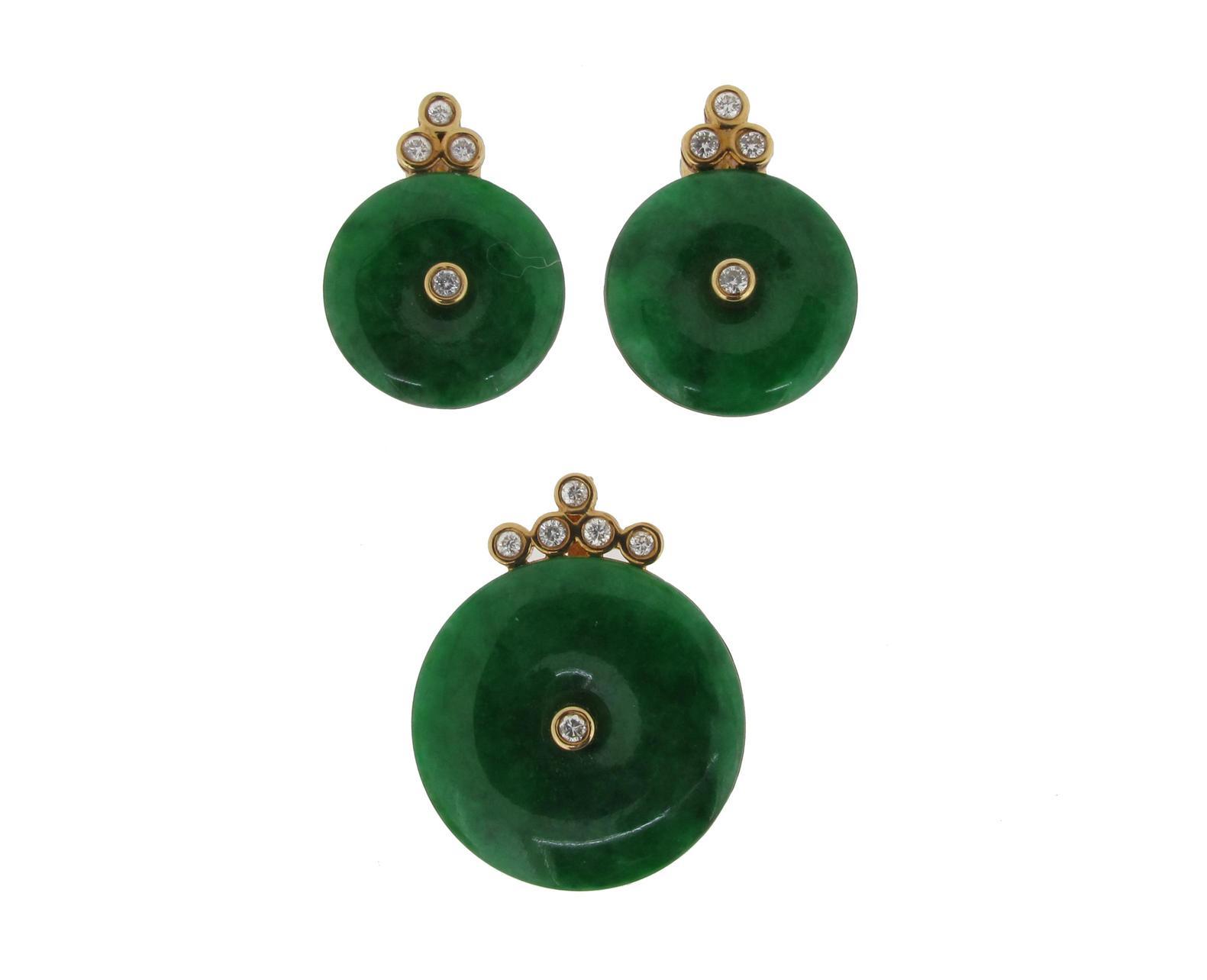 Appraisal: A jade disc mounted gold pendant