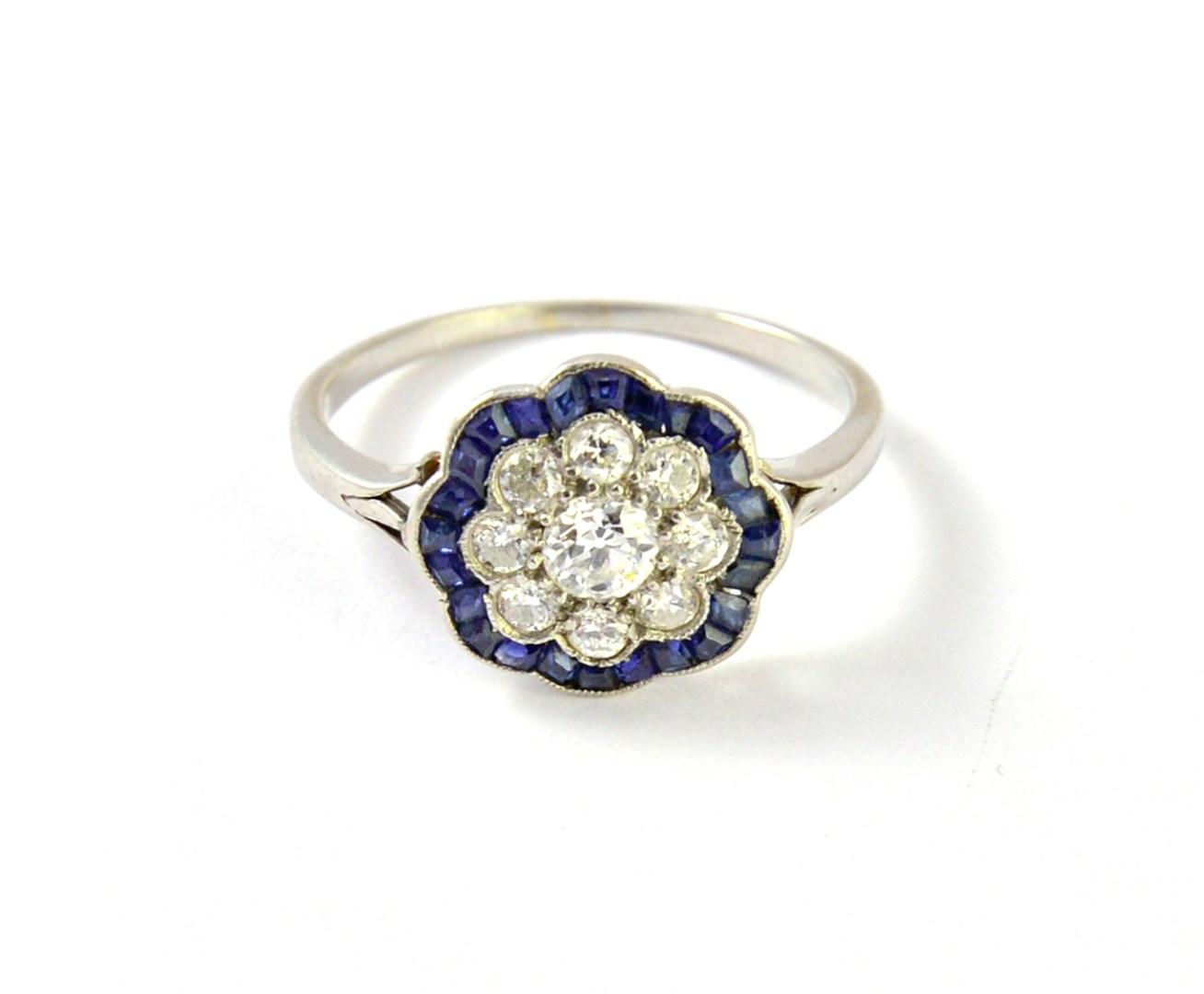 Appraisal: A diamond and sapphire set cluster ring mounted with the