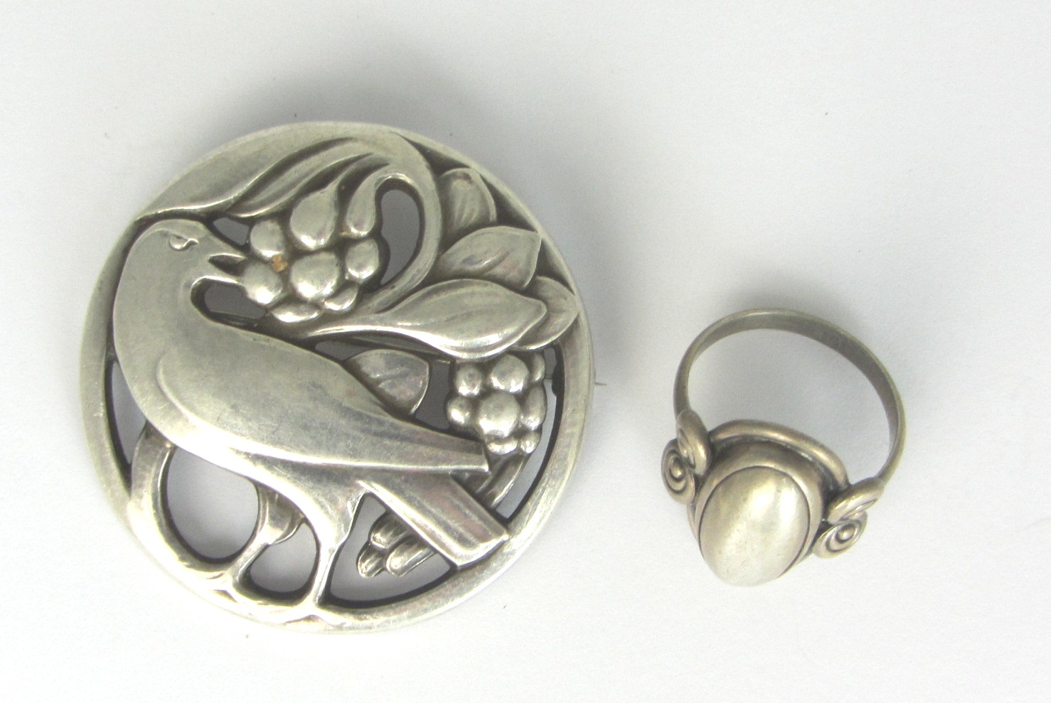 Appraisal: A silver circular brooch by Georg Jensen decorated with a