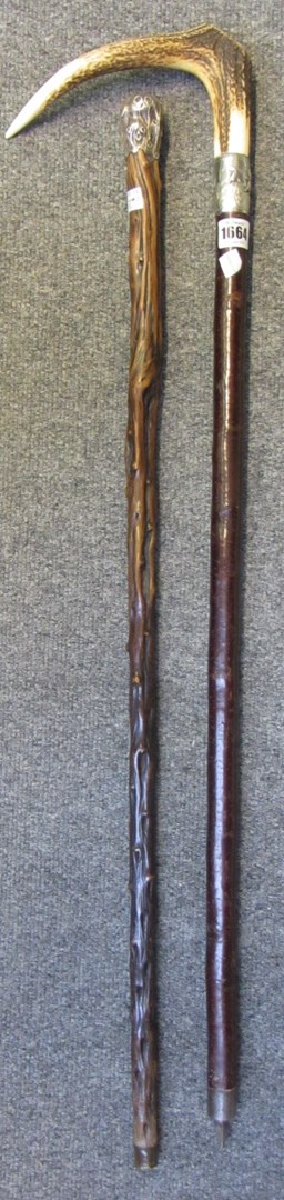 Appraisal: A walking stick with horn handle and embossed silver collar