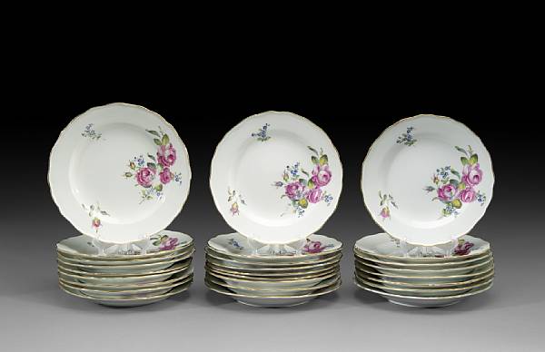 Appraisal: A set of twenty six Meissen porcelain plates th century