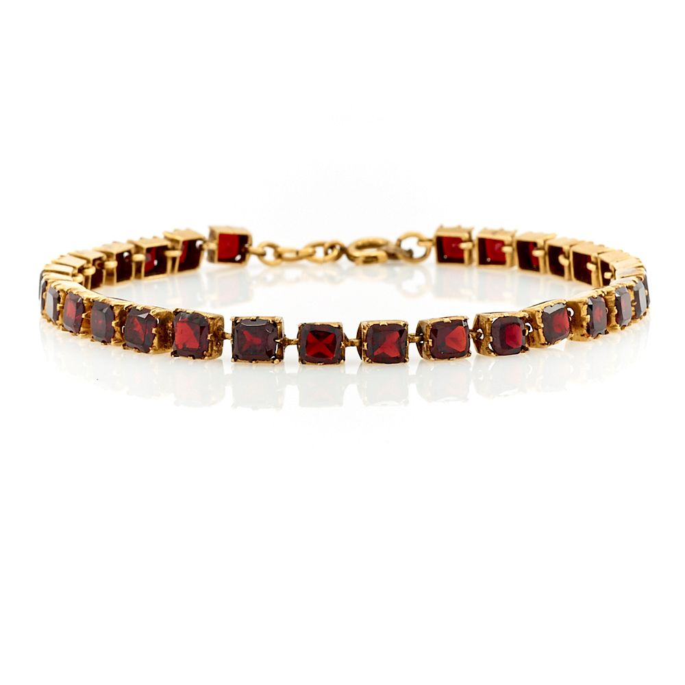 Appraisal: K Yellow gold garnet Victorian bracelet K Yellow gold and