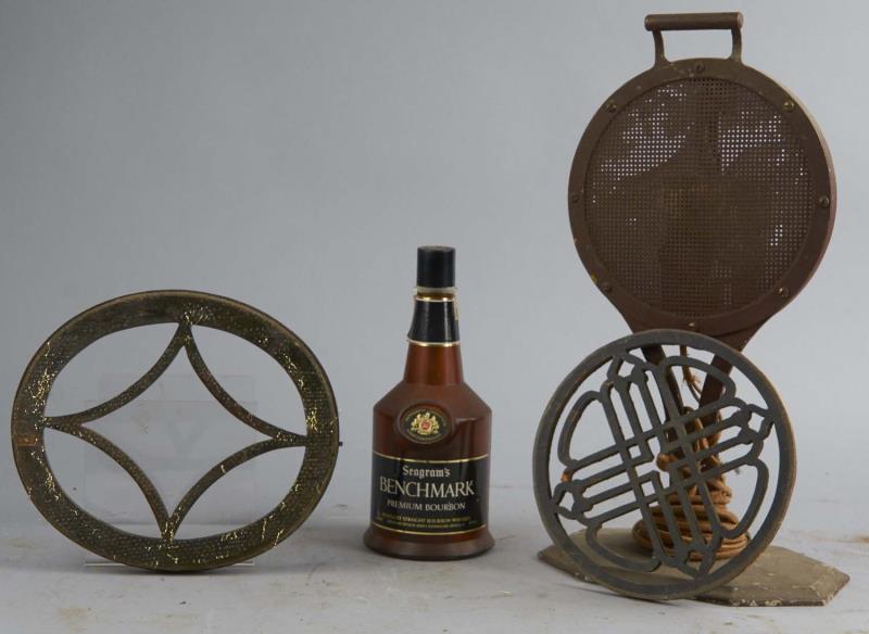 Appraisal: Lot Of Radio Speaker Items Including - plastic working Seagram's